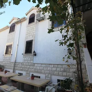 Sustic Apartament